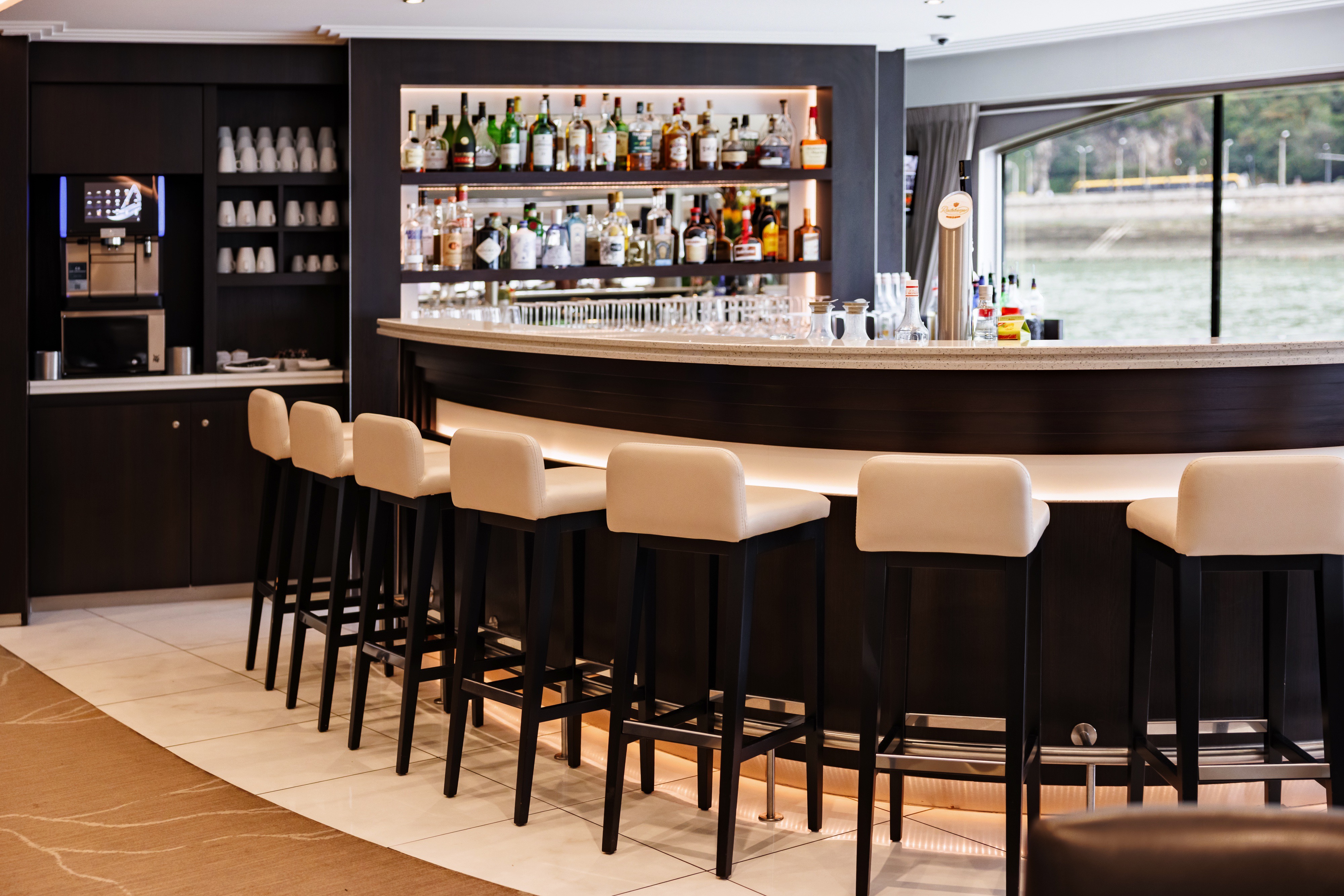Avalon Passion - Panorama Lounge & Bar